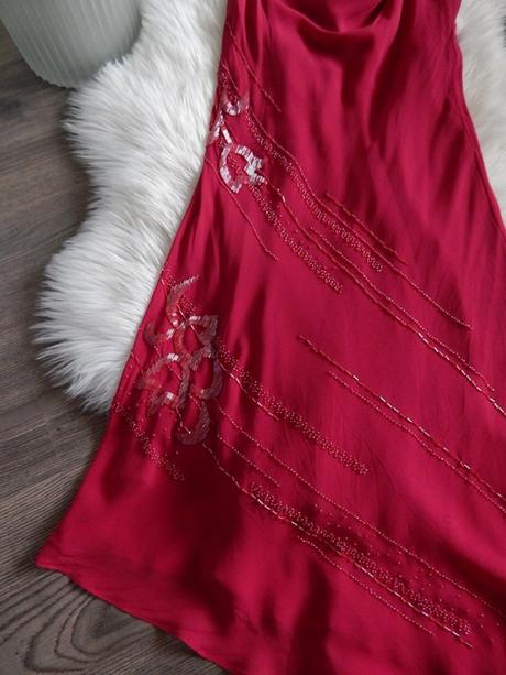 Asymetrické šaty malinové-jemně zdobené - vel.m, m