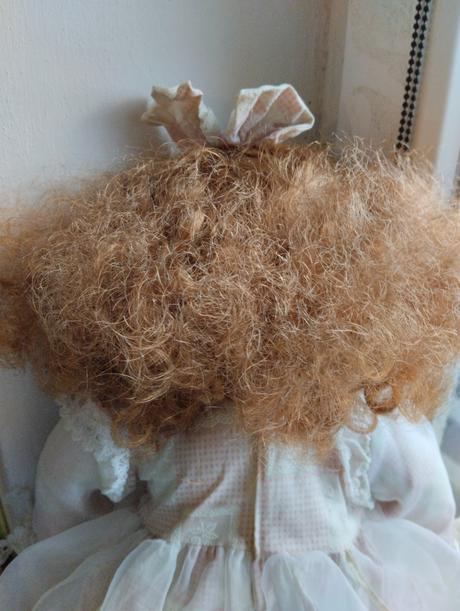 Porcelánová panenka,