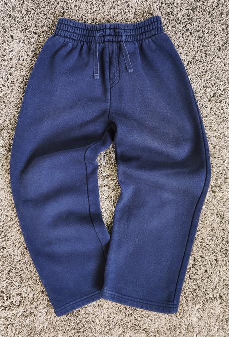 Silnější tmavě modré tepláky na gumu, tu,116