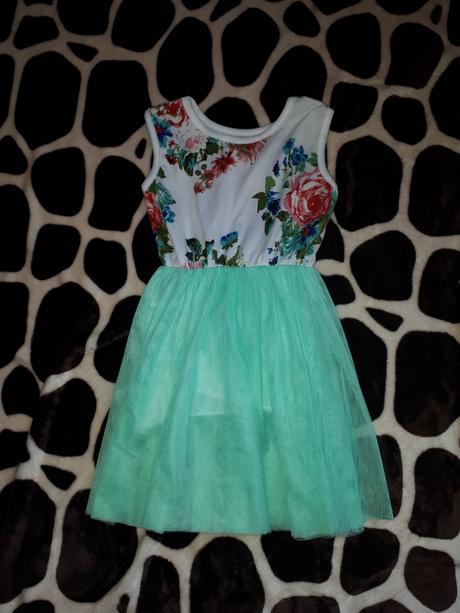 Kytičkové šatičky, 98