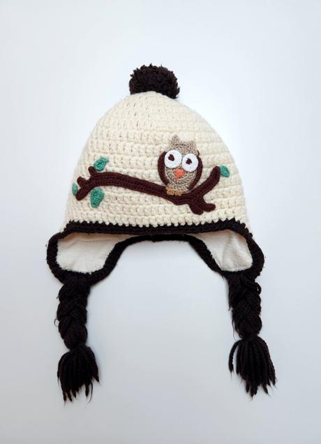 Háčkovaná teplá čepice s copánky vel. 6-10 let, 128