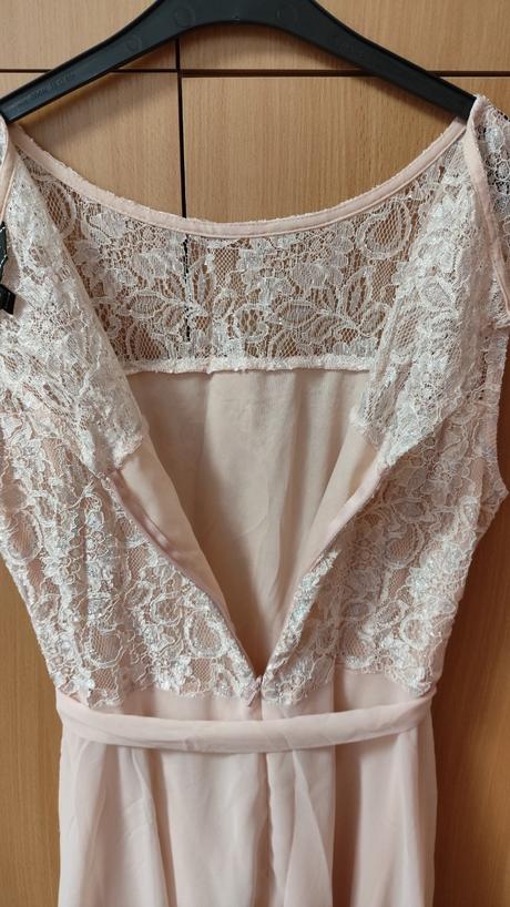 Společenské šatičky, 42