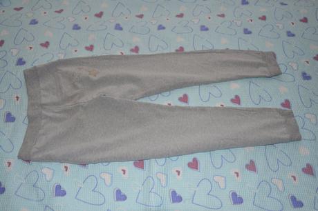 140 šedé tepláky, sanrio,140