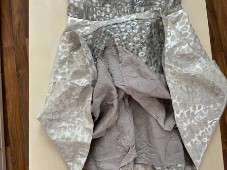 Stříbrné šaty se vzorem, vel l menší cca m i s, mo, m