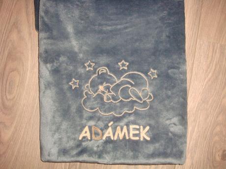 Dvojvrstvá deka s výšivkou na přání - více barev,