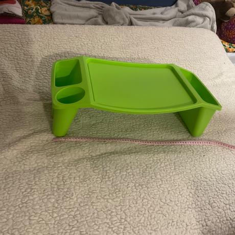 Plastový přenosný gaučostolek- dedra,