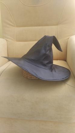 Klobouk čarodějnický,