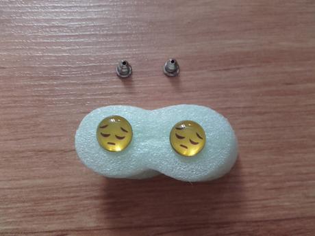 Náušnice emotikon zamyšlený,