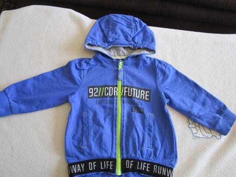 Pěkná modrá bavl. mikina s kapucí, v. 92, zn.cdrl, 92