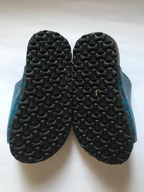 Pantofle se spidermanem, 25