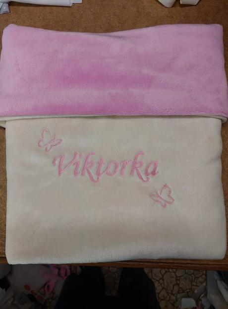 Deka s výšivkou na přání - více barev, 