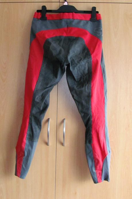 Červeno-šedé jezdecké rajtky, 36