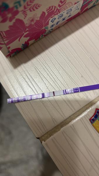 Pozitivní test a zpožděná menstruace. Jsem těhotná?