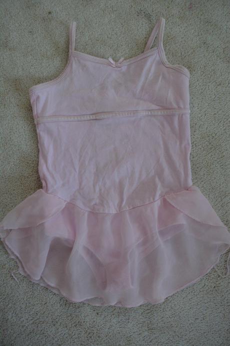 Taneční či baletní dresy, 110