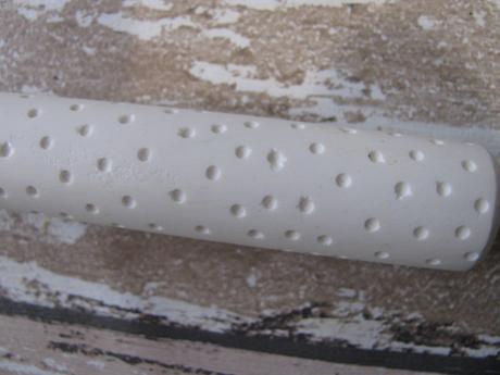 Váleček na potahové hmoty s puntíkama,