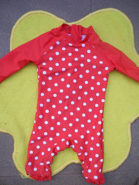 Plavecký overal š čepkou, 68