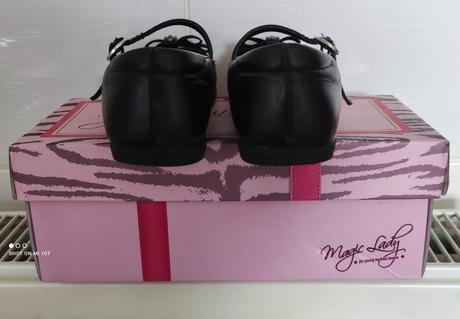 Slavnostní střevíčky, 32