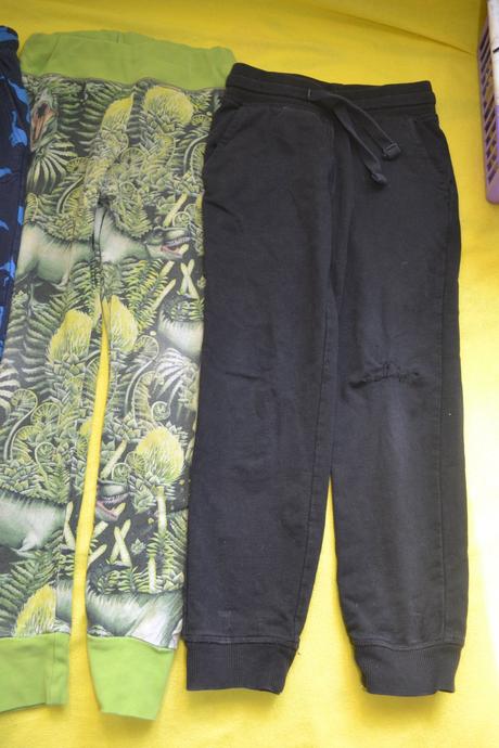 3x tepláky v.122 s ještěry, 122