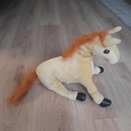 Řehtací plyšový koník, 