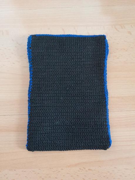 Ručně háčkované pouzdro/kabelka,