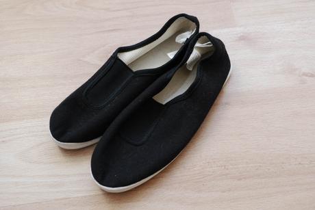 Cvicky / prezuvky cerne znacene 31 velikost, 30