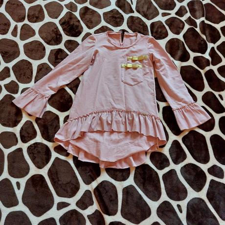 Šaty s volánky, 128