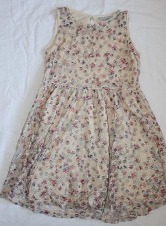 Ho27. nádherné krajkové šaty 8-9 let, 134