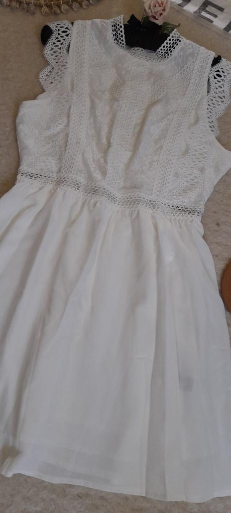 Dámské bílé krajkové letní šaty, l