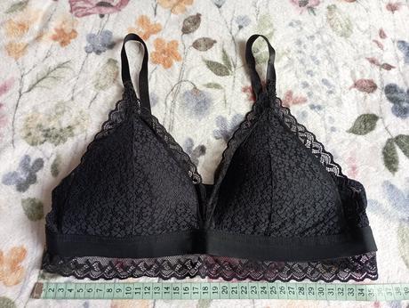 Černá krajková braletka na zapínání, c&a,m