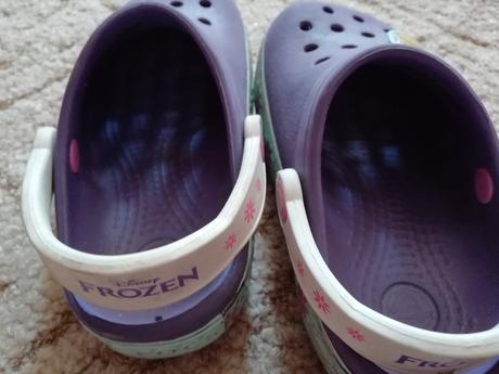 Cross svítící nošené 23-24-stelka cca 15cm, 23