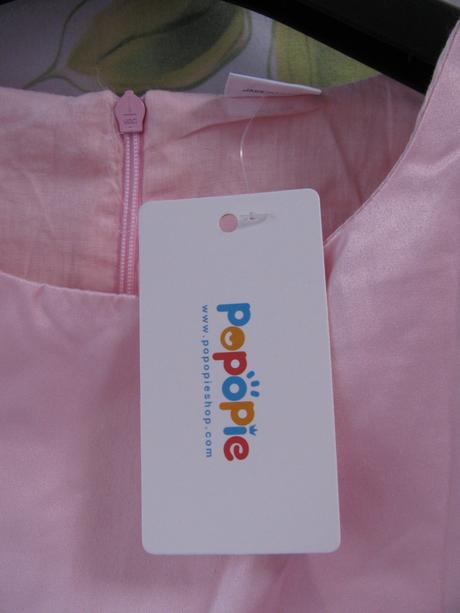 Krásné saténové květované šaty, 140