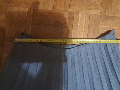 Lehká skládaná sukně, 38
