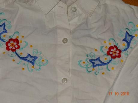 Bílá dívčí košile, 140