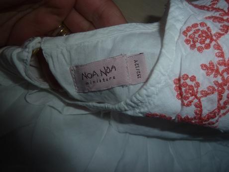 Halenka s vrstvenými volány a výšivkou,, 152