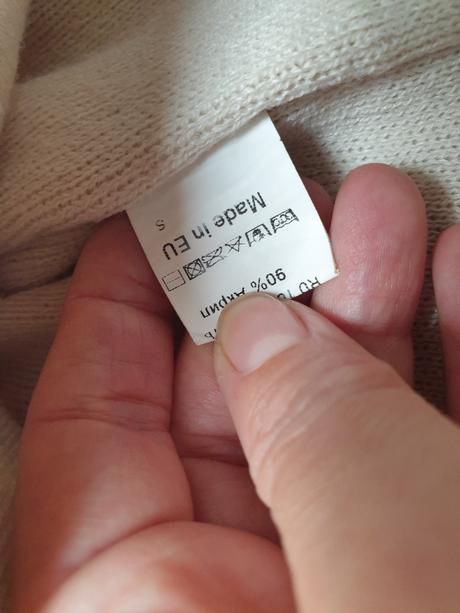 Dívčí či dámská zimní čepice, m