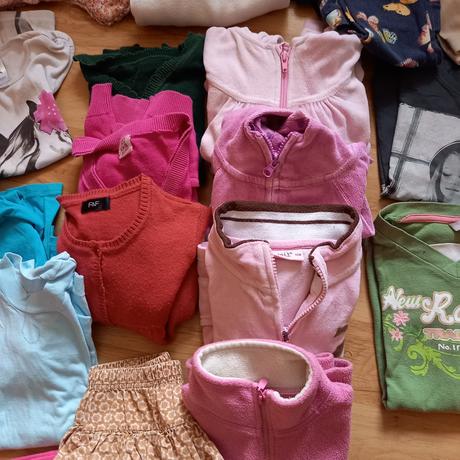 Balík oblečení na holku 122, 122–134