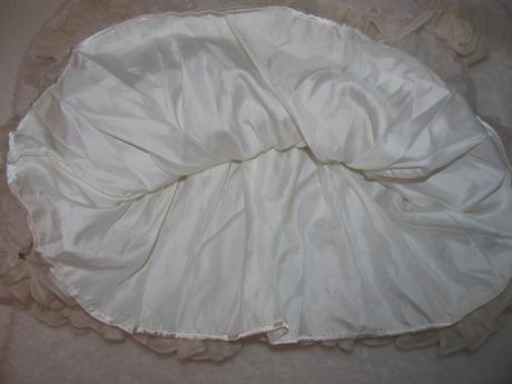 Smetanově bílé pružné šaty s tutu sukní, 98