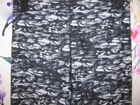 Elastické černo šedé legíny, 40