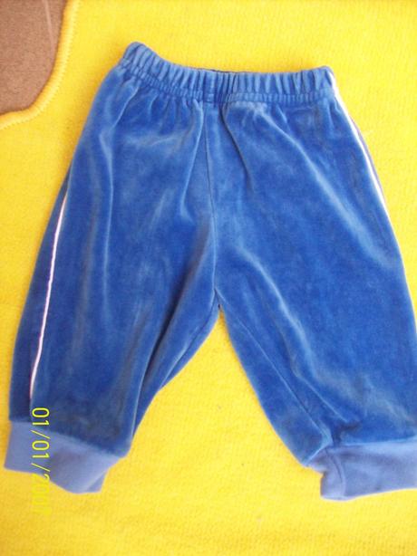 Sametové tepláky, 68