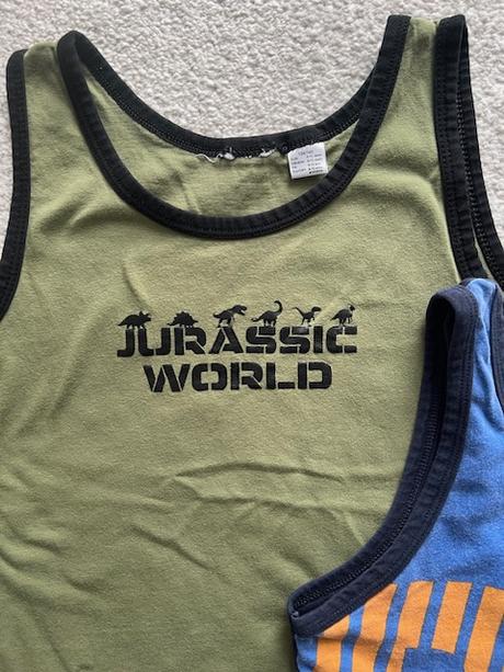 2x tílko chlapecké s dinosaury a autem, 128