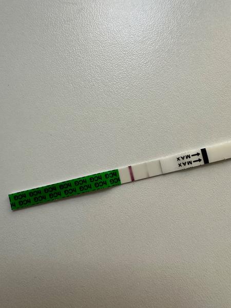 Je světlá čárka na těhotenském testu pozitivní?