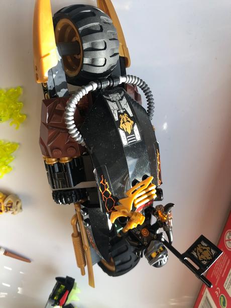 Lego ninjago 70733 výbušná motorka,
