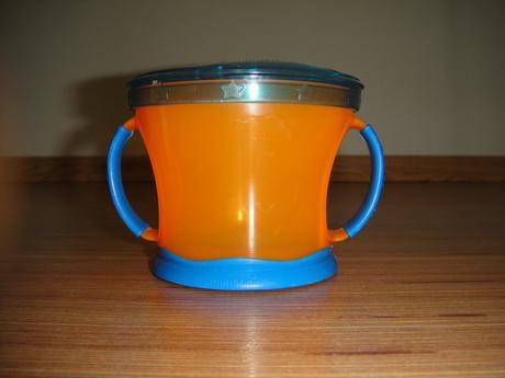 Svačinkový hrneček munchkin,