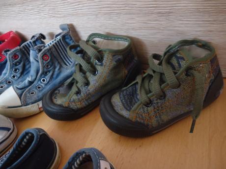 Mix plátěných tenisek, 24