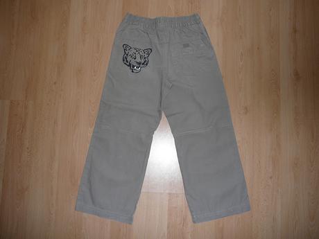 Nenošené plátěné kalhoty, 122