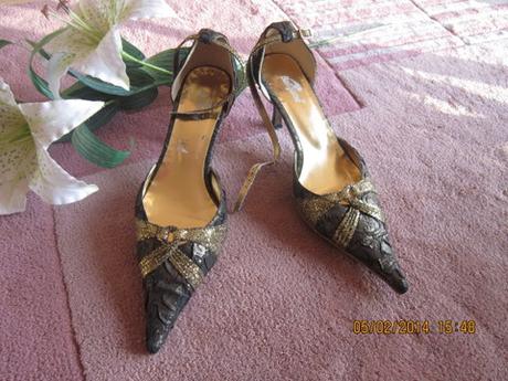 Zlatohndede botky na ples, 38