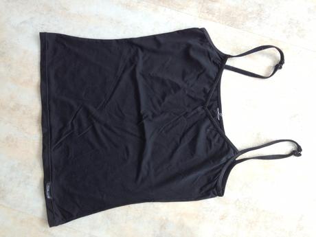 2 černá tílka zn.skiny a retro jeans  vel. s, skiny,s