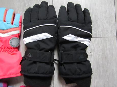 Rukavice vel.cca 116/140, 122