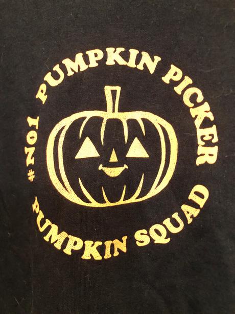 Černá mikina s dýní, 104