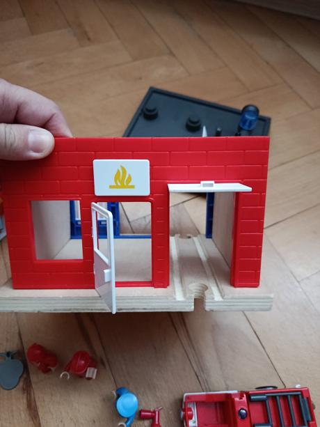 Hasičská stanice - koleje, vláčky, 